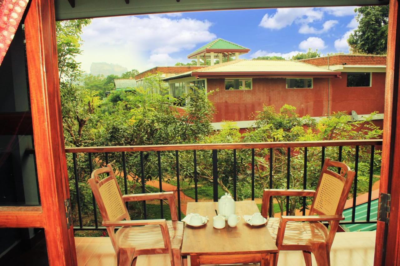 Green Hut Nature Resort Sigirîya Extérieur photo