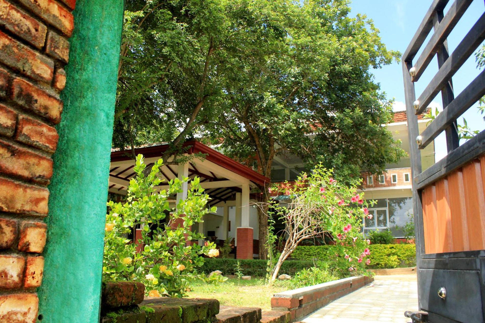 Green Hut Nature Resort Sigirîya Extérieur photo